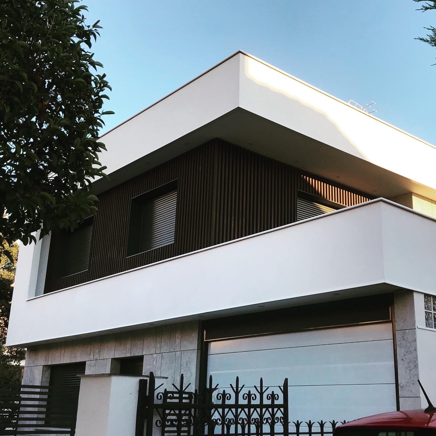 Vivienda unifamiliar en ensanche, diseño moderno y equilibrado